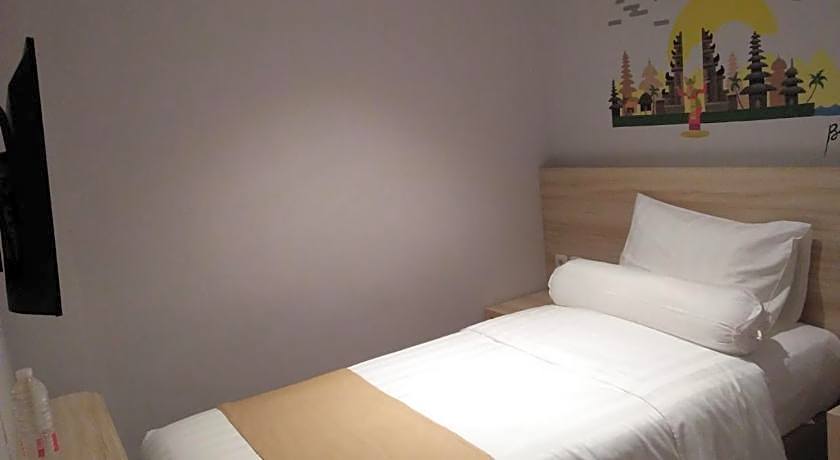Central Front One Inn Jakarta Airport