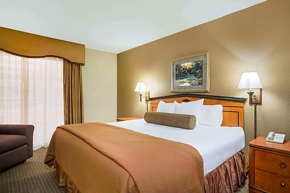 Ramada Hotel & Conference Center by Wyndham Plymouth