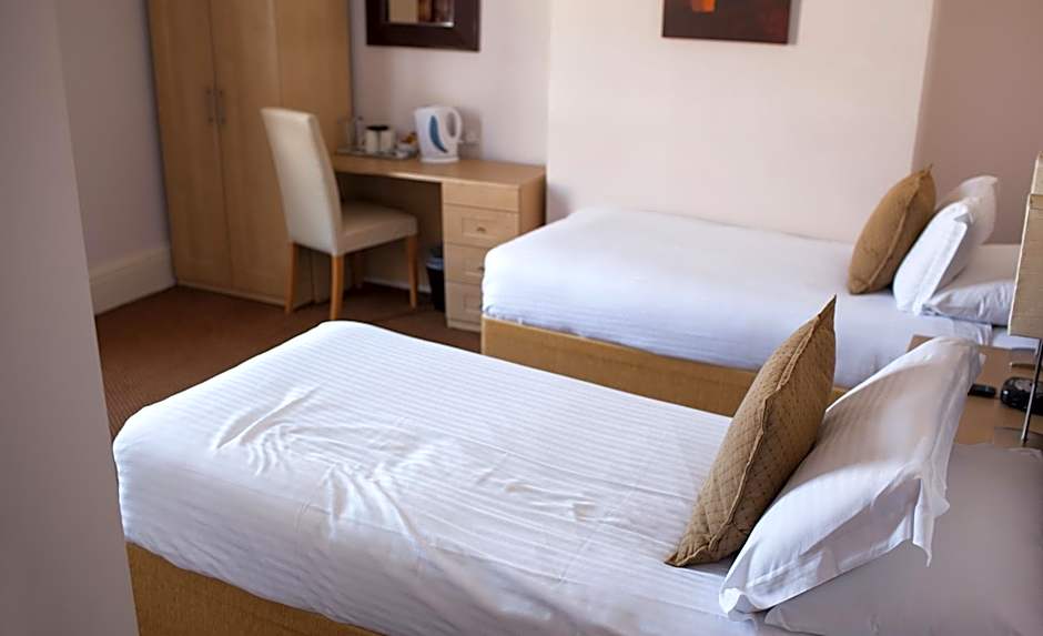 OYO White Horse Hotel