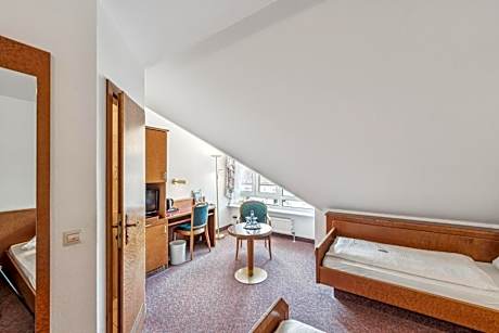 Twin Room with Bathroom