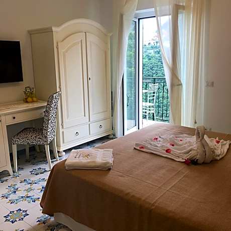 Double or Twin Room with Lateral Sea View