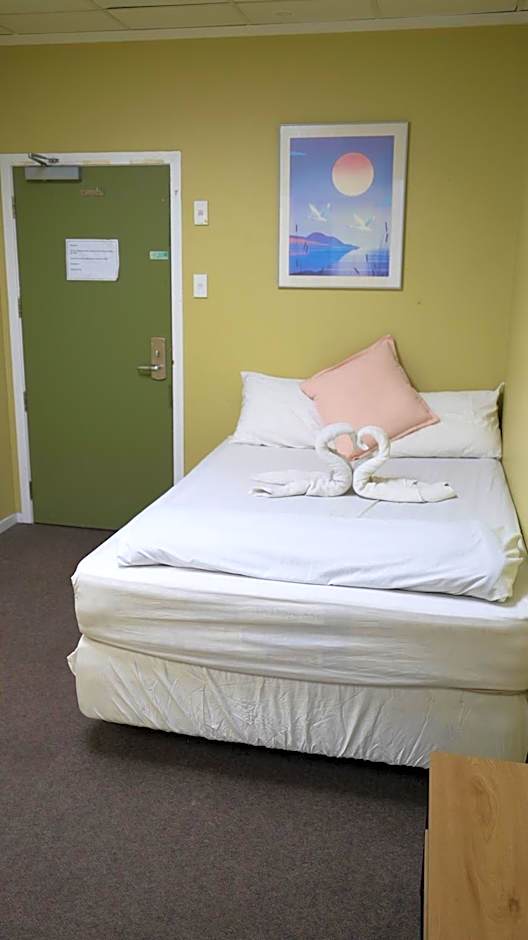 Silverfern Backpackers