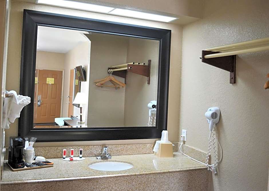 Super 8 by Wyndham Galveston