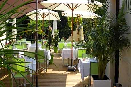Logis Hotels - Le Pont Bernet - Hotel 2 etoiles et restaurant