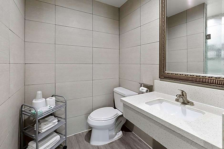 Le Blanc Inn & Suites