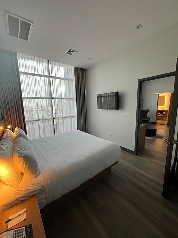 Wingate by Wyndham Long Island City