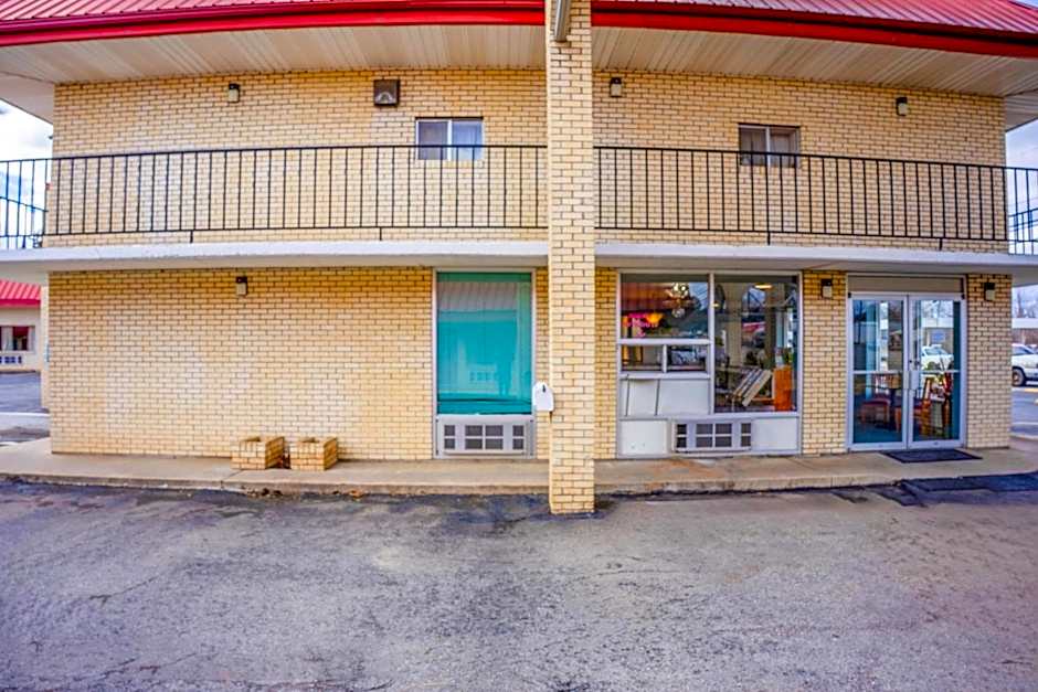 Ozark Junction mountain view by OYO