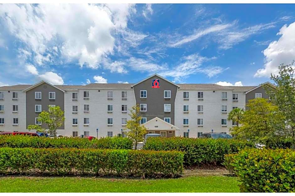Studio 6 Extended Stay Fort Myers FL