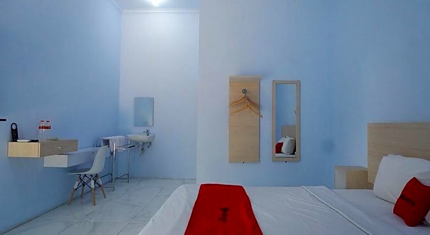 RedDoorz Syariah near Stasiun Pekalongan 3