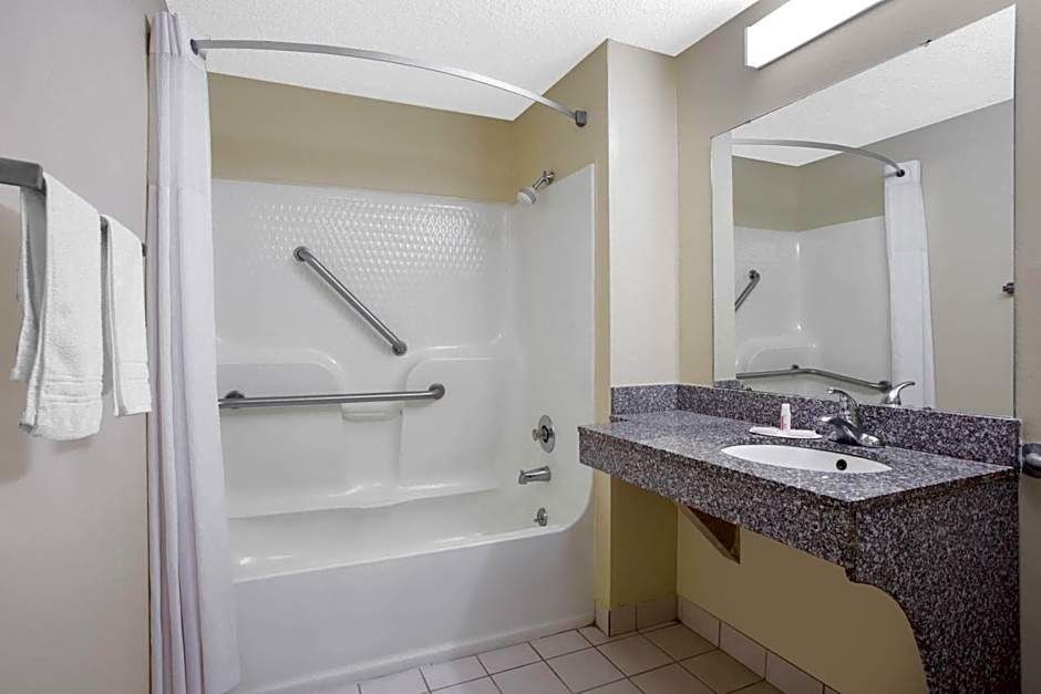 Days Inn by Wyndham Dublin GA