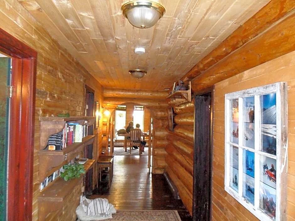 Summit River Lodge & Campsites
