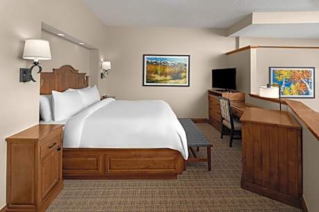 deluxe, executive suite, 1 king, sofa bed, mountain or golf view, balcony, fireplace