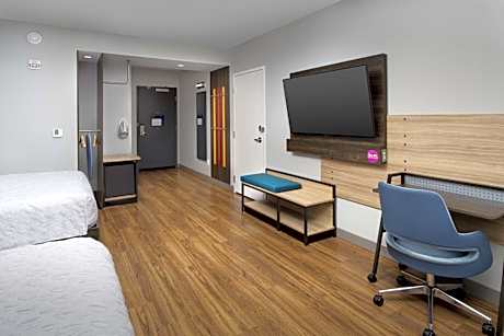 Queen Room with Two Queen Beds - Mobility Access