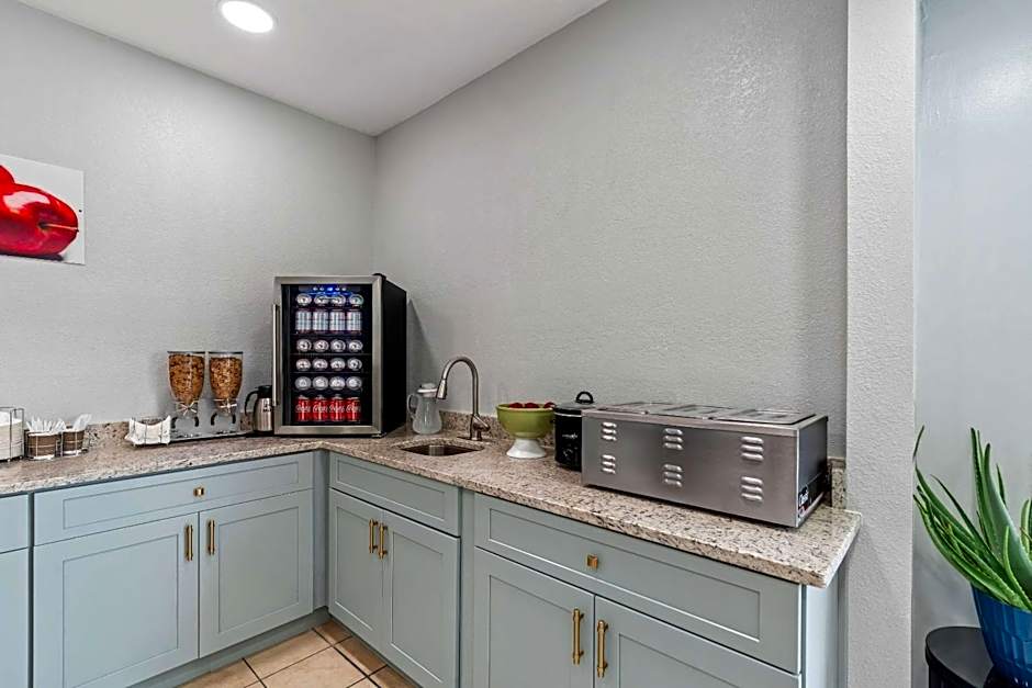 Quality Inn & Suites Biloxi - Ocean Springs