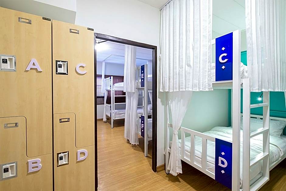 BED FRIENDS POSHTEL
