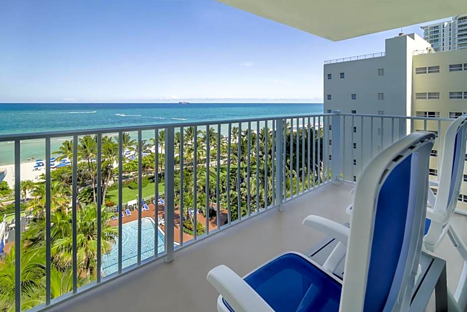 Photo 1 of 4 of Junior Suite, Ocean front, Balcony