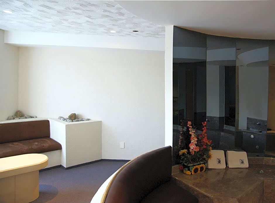 Porto Novo Hotel & Suites