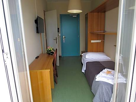 Standard Single Room with Sea View