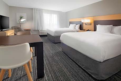 Studio with Two Queen Beds - Hearing Accessible