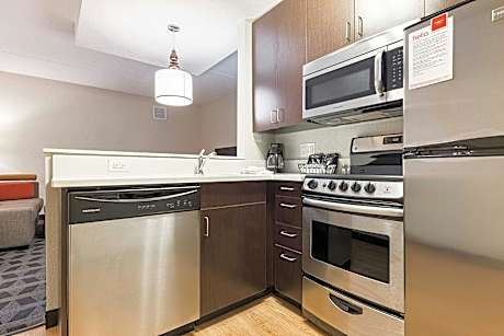 2 Bedroom Suite, 2 Bedroom Suite, Bedroom 1: 1 Queen, Bedroom 2: 1 Queen, Sofa Bed