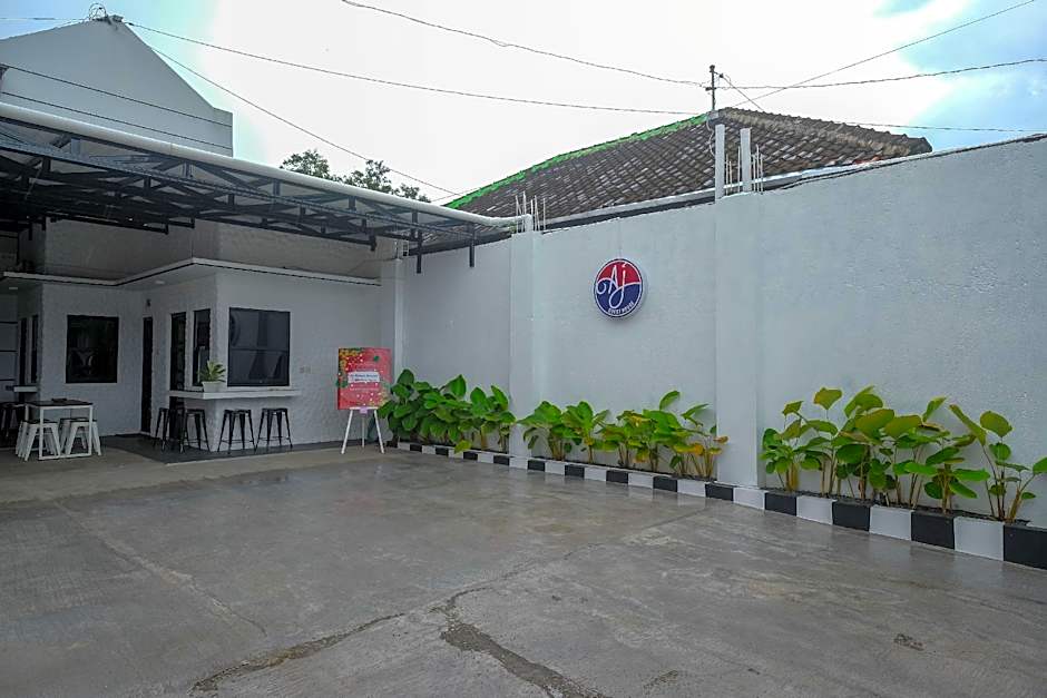 RedDoorz Syariah near Perempatan Kartasura