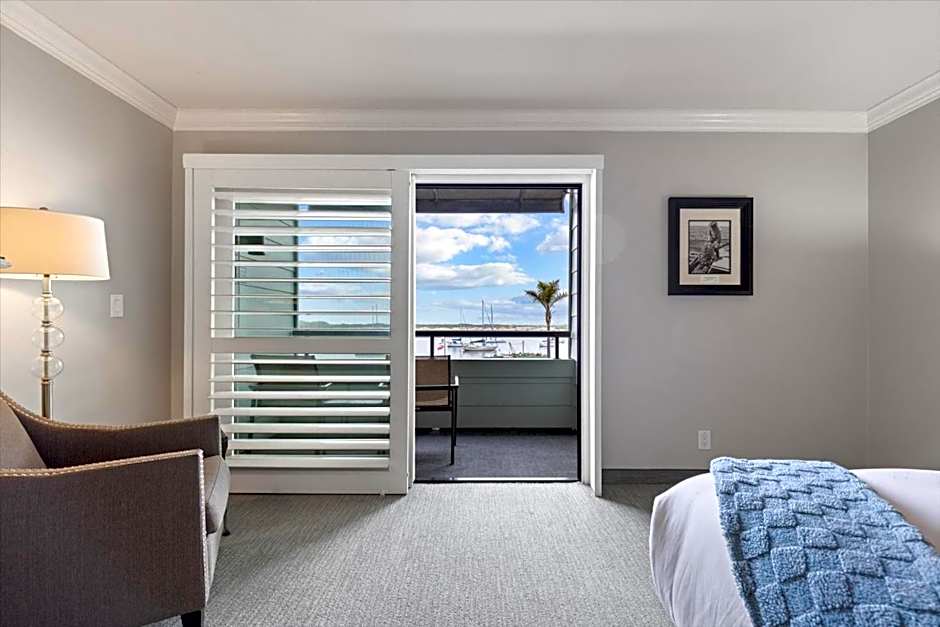 456 Embarcadero Inn & Suites