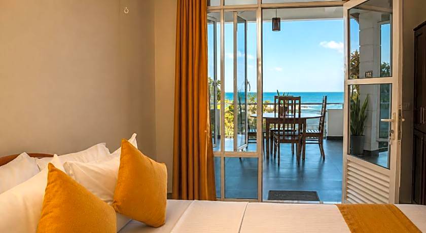 Queens Beach Hotel