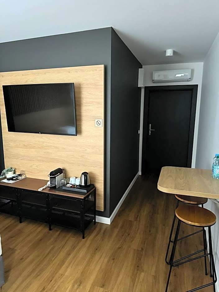 Apart House, Tylna 20