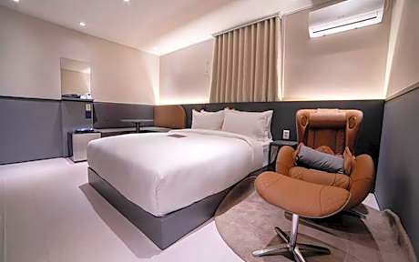 Just Stay Hotel Daejeon Sintanjin Station Branch