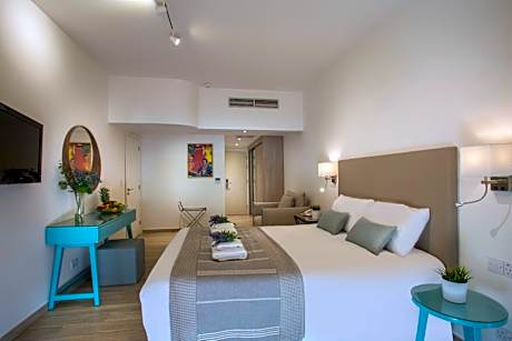 Swim up Superior Room