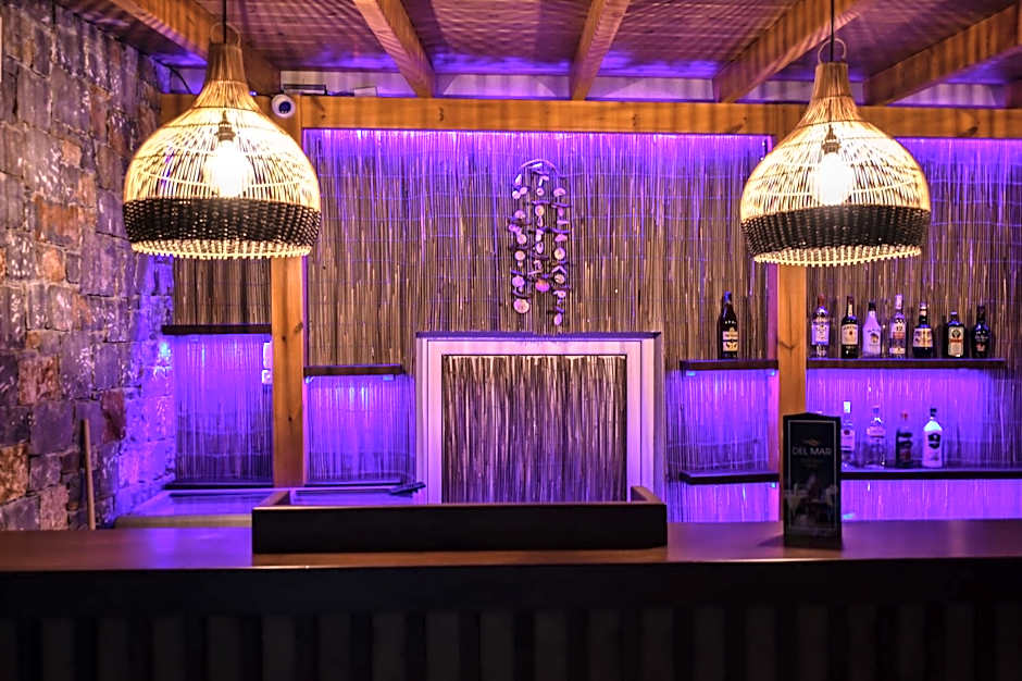 Del Mar 'Adults Only'