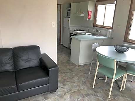 Holiday Cabin (Pet Friendly)