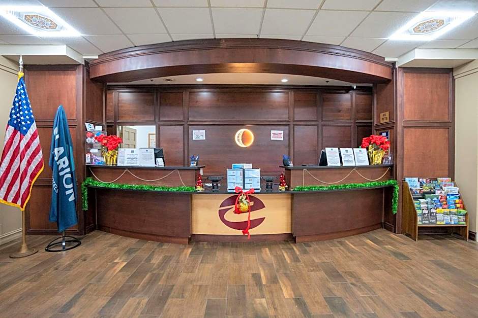 Clarion Hotel Detroit Metro Airport