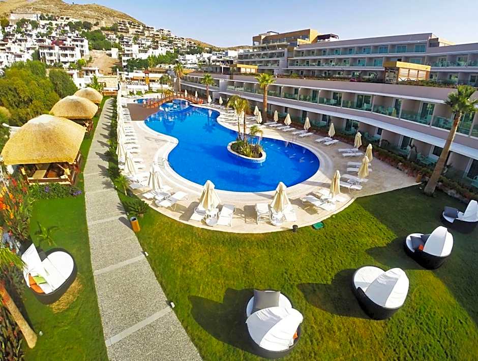 Bellazure Hotel