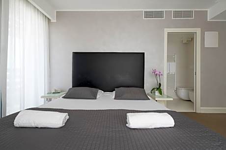 Family Room with Garden View