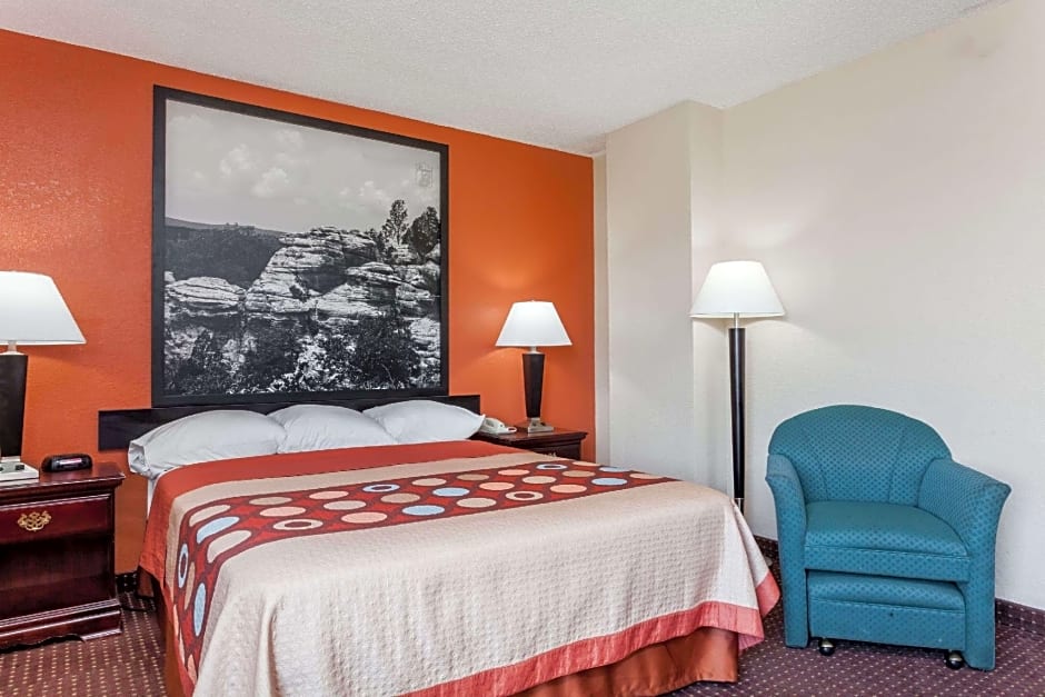 Super 8 by Wyndham Harrisburg