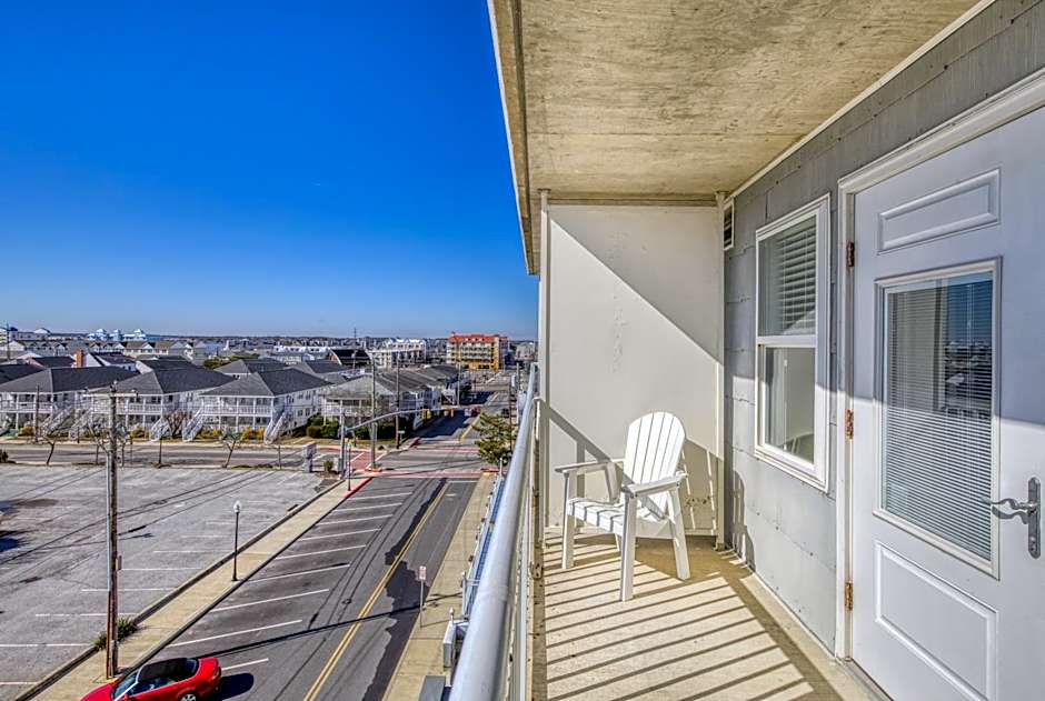 Commander Hotel & Suites