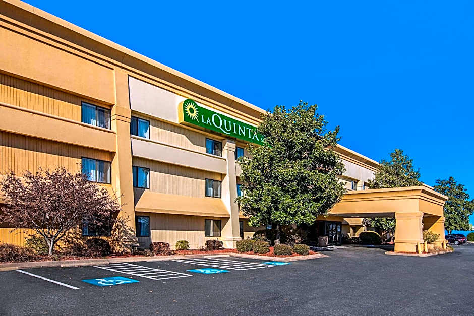 La Quinta Inn & Suites by Wyndham Little Rock North - Mccain Mall