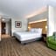 Holiday Inn Express and Suites Staunton By IHG