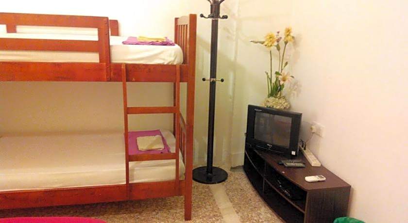 Cocoa Mews Cafe & Home