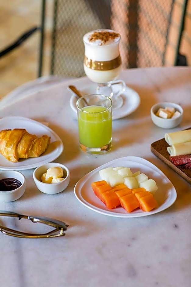 Las Lomas Casa Hotel