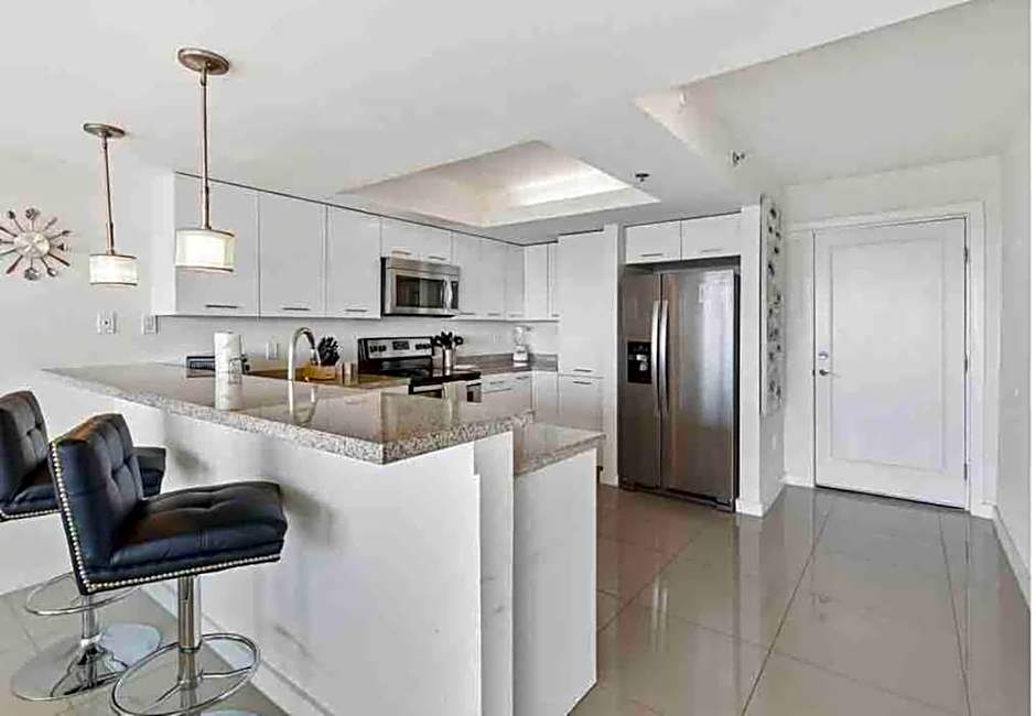 Bahia Mar Solare Tower 6th floor Bayview Condo 2bd 2ba with Pools