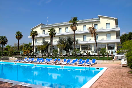 Deluxe Triple Room with Lake View