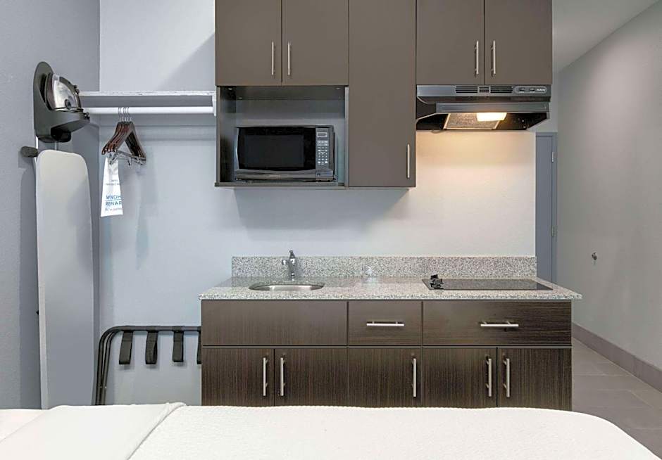 Days Inn by Wyndham Zachary LA