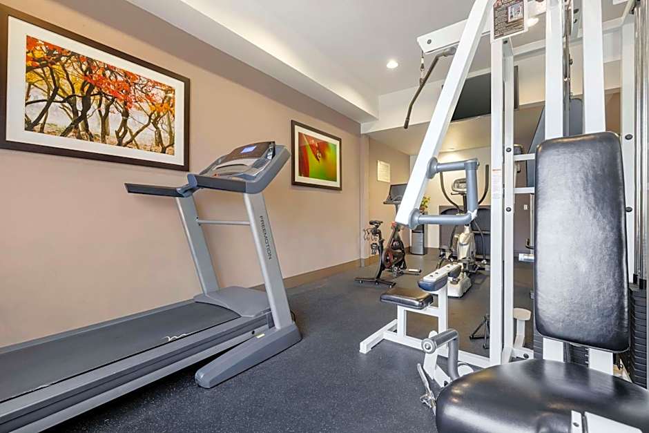 Best Western Plus Lake Elsinore Inn & Suites