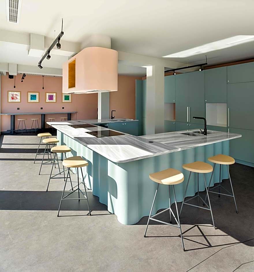 Zeus is Loose Hostel