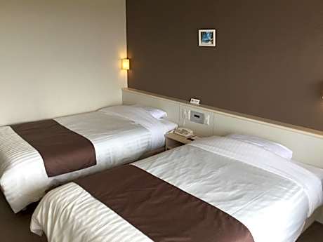 Twin Room with City View - Non-Smoking