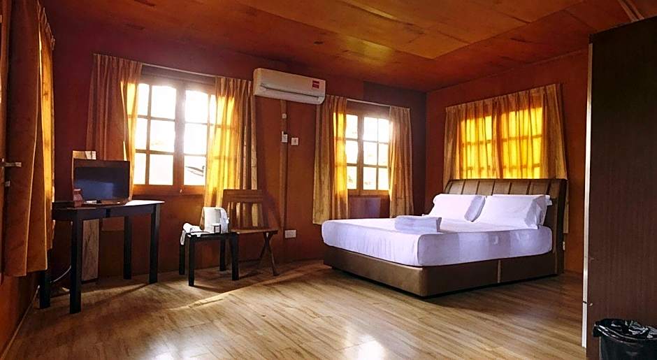 Borneo Tree House