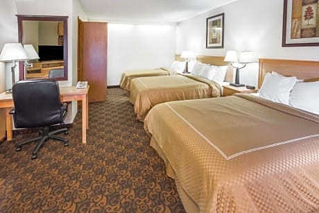 Suite with Two Queen Beds and One Twin Bed - Non-Smoking
