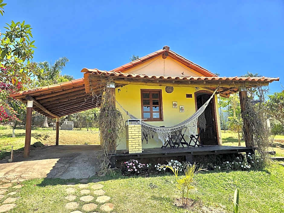 Chalés Vila Carrancas - Ao lado do centro com piscina, cozinha completa e muita tranquilidade